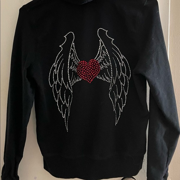 Black hoodie with angel wings with heart - Picture 2 of 4